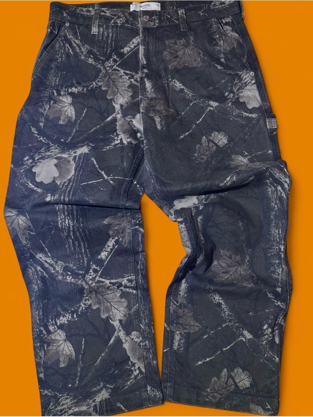 Hollister Men's Black & Gray Leaf-Print Pants